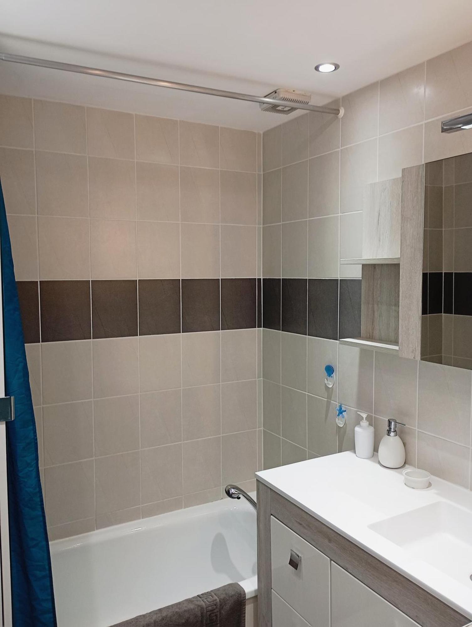 Grand Appartement Proche Port Et Plages, 6 A 8 Pers, 3 Chambres, Climatise Agde Bagian luar foto
