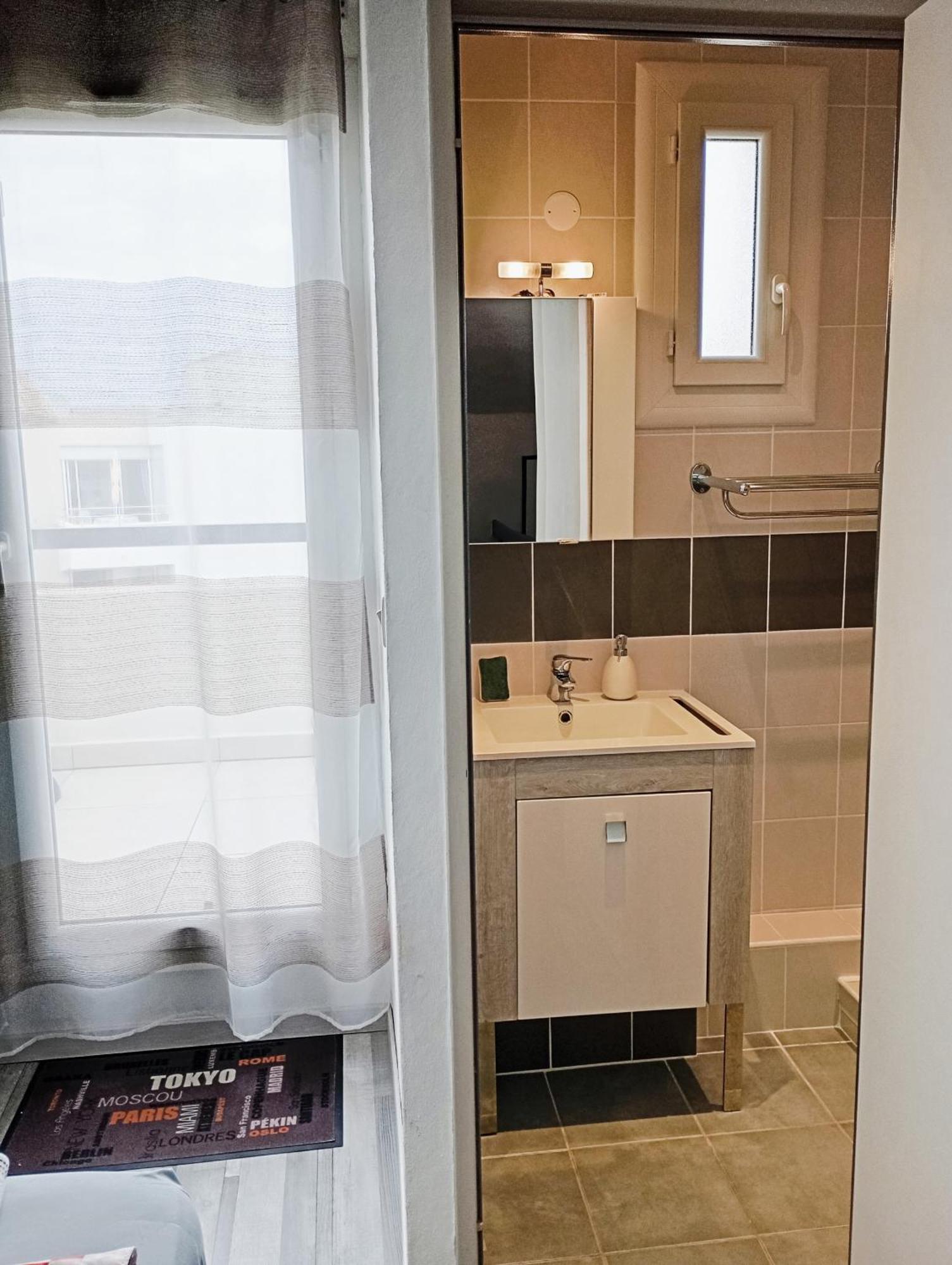 Grand Appartement Proche Port Et Plages, 6 A 8 Pers, 3 Chambres, Climatise Agde Bagian luar foto